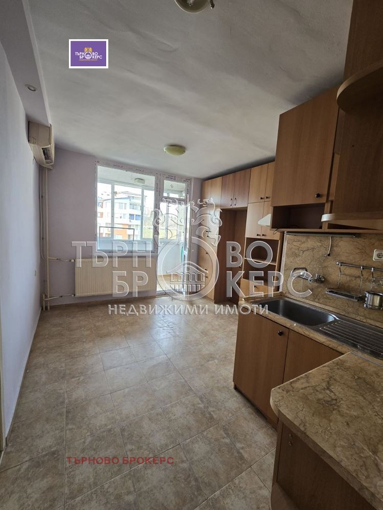 Продава 3-СТАЕН, гр. Велико Търново, Колю Фичето, снимка 2 - Апартаменти - 54925497