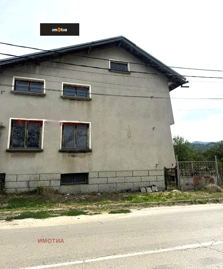 Продава КЪЩА, с. Орешак, област Ловеч