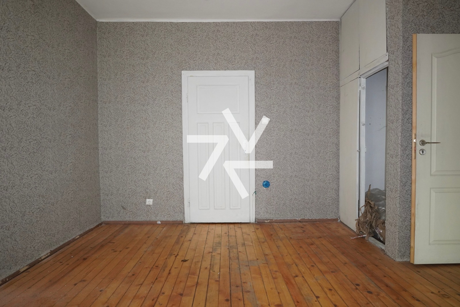 Продава МНОГОСТАЕН, гр. София, Център, снимка 3 - Апартаменти - 54766417