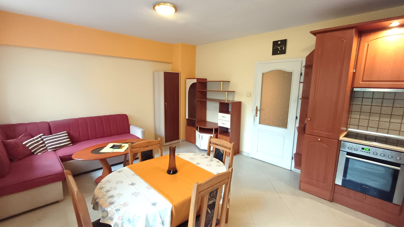 Продава 2-СТАЕН, гр. Бургас, Изгрев, снимка 2 - Апартаменти - 52403732