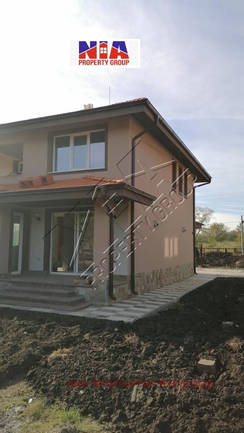 Продава КЪЩА, гр. Бургас, с. Извор, снимка 3 - Къщи - 49205182