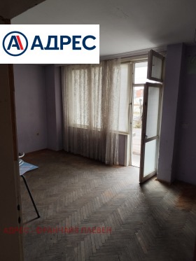 2-стаен град Ловеч, Младост