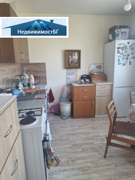 2 quartos Zimno kino Trakiia, Varna