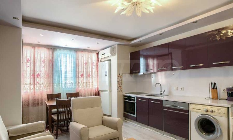 Продава 3-СТАЕН, гр. Пловдив, Център, снимка 2 - Апартаменти - 52648699