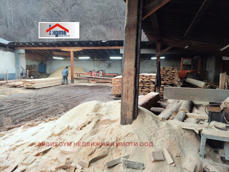 Продава ПРОМ. ПОМЕЩЕНИЕ, гр. Троян, област Ловеч, снимка 8 - Производствени сгради - 53149119