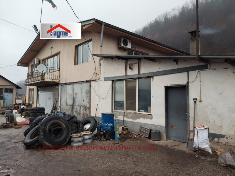 Продава ПРОМ. ПОМЕЩЕНИЕ, гр. Троян, област Ловеч, снимка 4 - Производствени сгради - 53149119