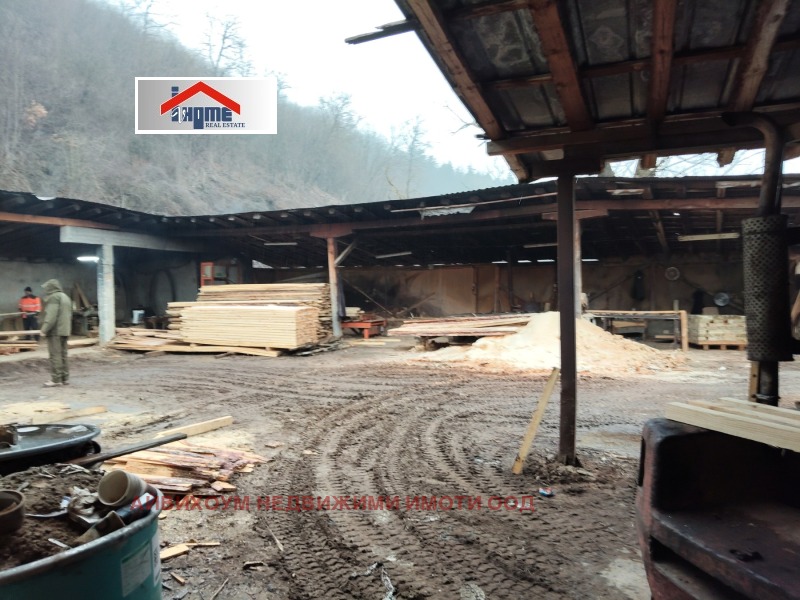 Продава ПРОМ. ПОМЕЩЕНИЕ, гр. Троян, област Ловеч, снимка 11 - Производствени сгради - 53149119