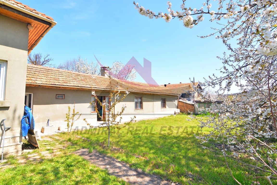 Продава КЪЩА, гр. Вълчи дол, област Варна, снимка 2 - Къщи - 54291407