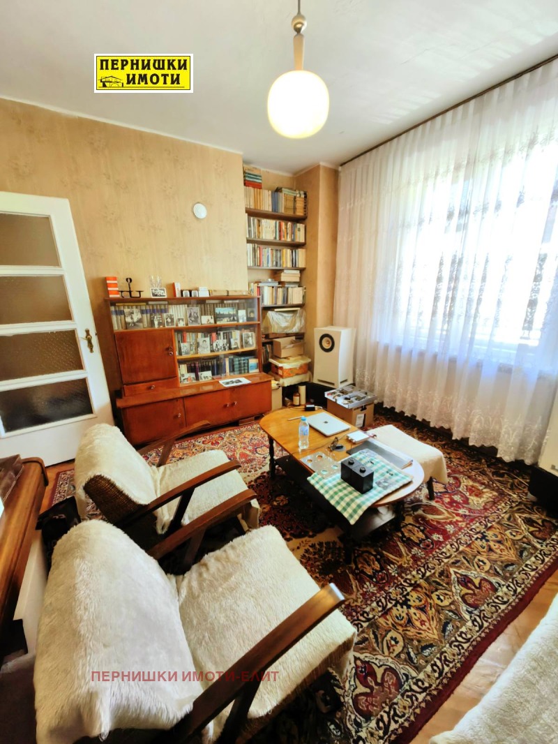 De vânzare  1 dormitor Pernic , Țentâr , 68 mp | 70804356 - imagine [4]
