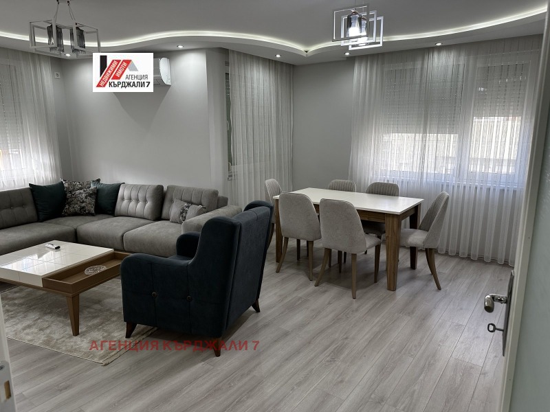 Продава 3-СТАЕН, гр. Кърджали, Възрожденци, снимка 9 - Апартаменти - 53492325