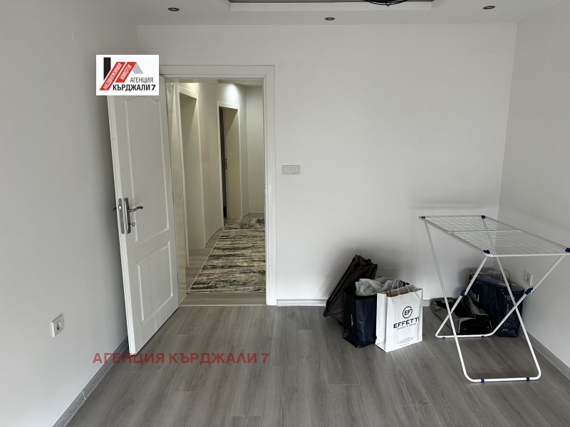 Продава 3-СТАЕН, гр. Кърджали, Възрожденци, снимка 8 - Апартаменти - 53492325