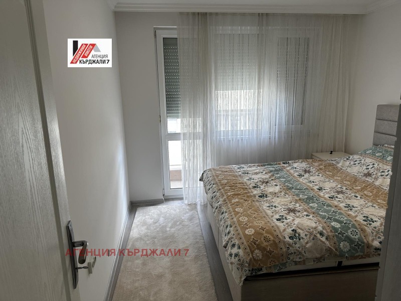 Продава 3-СТАЕН, гр. Кърджали, Възрожденци, снимка 2 - Апартаменти - 53492325