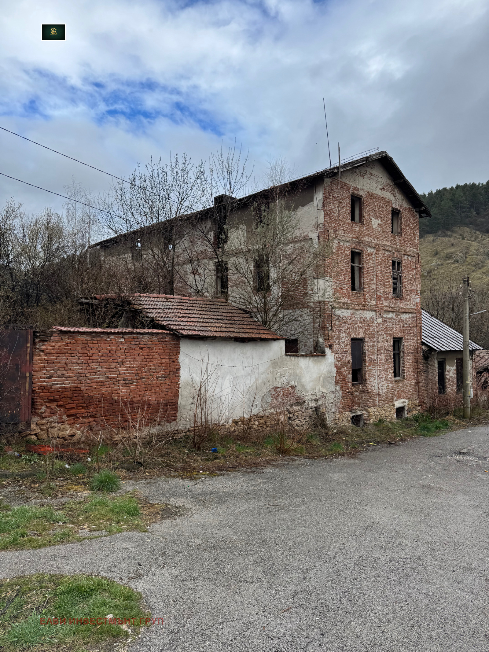 Продава ПРОМ. ПОМЕЩЕНИЕ, гр. Брезник, област Перник