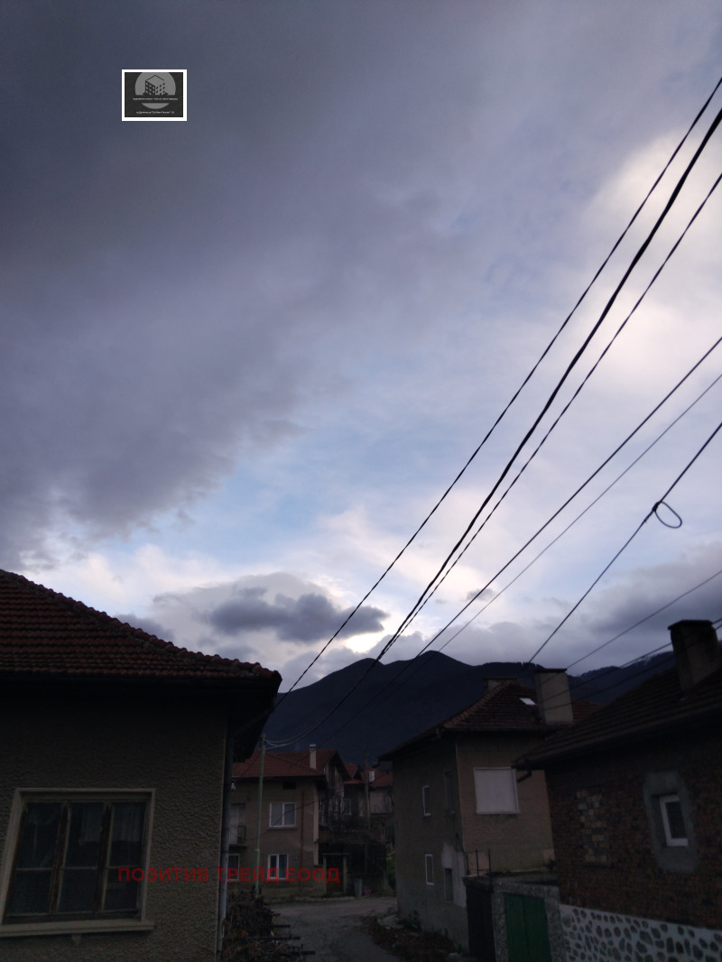 Продава КЪЩА, с. Самораново, област Кюстендил, снимка 2 - Къщи - 52539858