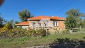 Продава КЪЩА, с. Червенци, област Варна, снимка 1