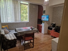 1 chambre Tsentar, Razgrad 1