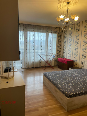 1 quarto Iztok, Pernik 1