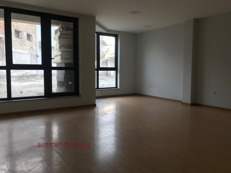 Продава МАГАЗИН в град Пловдив, Център - 160 кв.м / 249 000 € » 487 001.67 лв., ЕСТЕЙТ-07 ЕООД