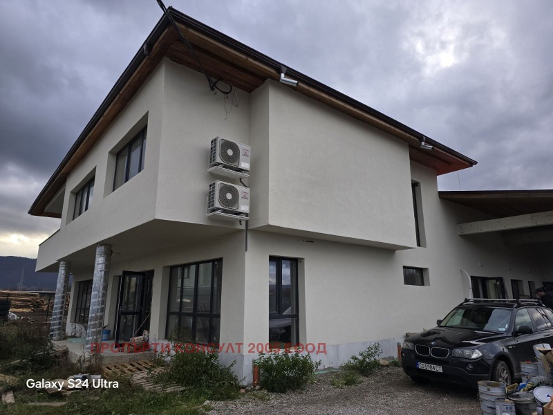 Продава ПРОМ. ПОМЕЩЕНИЕ в област София, гр. Самоков - 1000 кв.м / 950 000 € » 1 858 038.50 лв., ПРОПЪРТИ КОНСУЛТ 2005 ЕООД