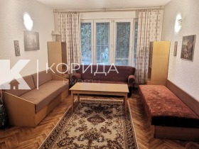 1 quarto Centar, Sofia