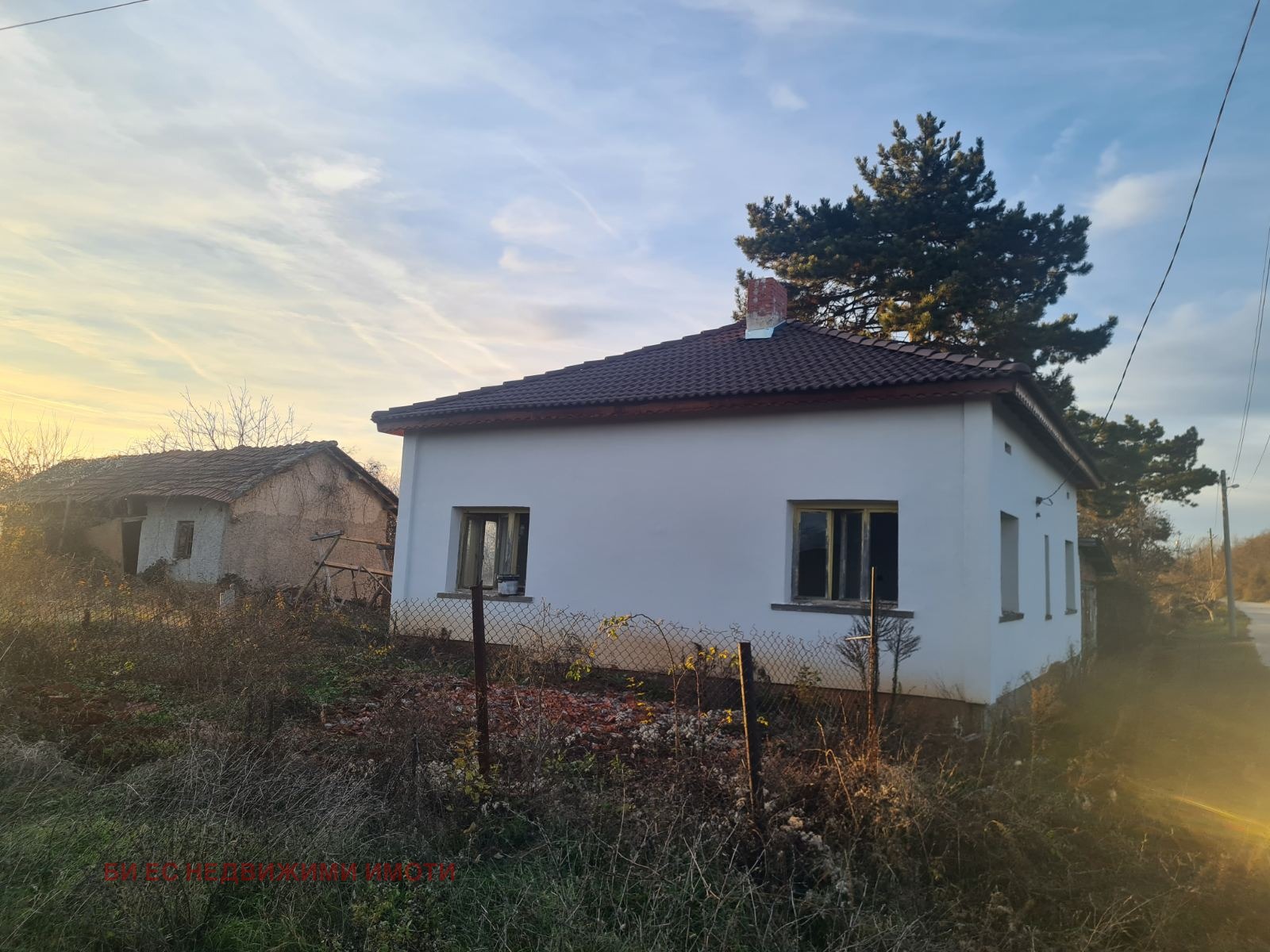 Продава КЪЩА, с. Голяма Брестница, област Ловеч, снимка 3 - Къщи - 56276588