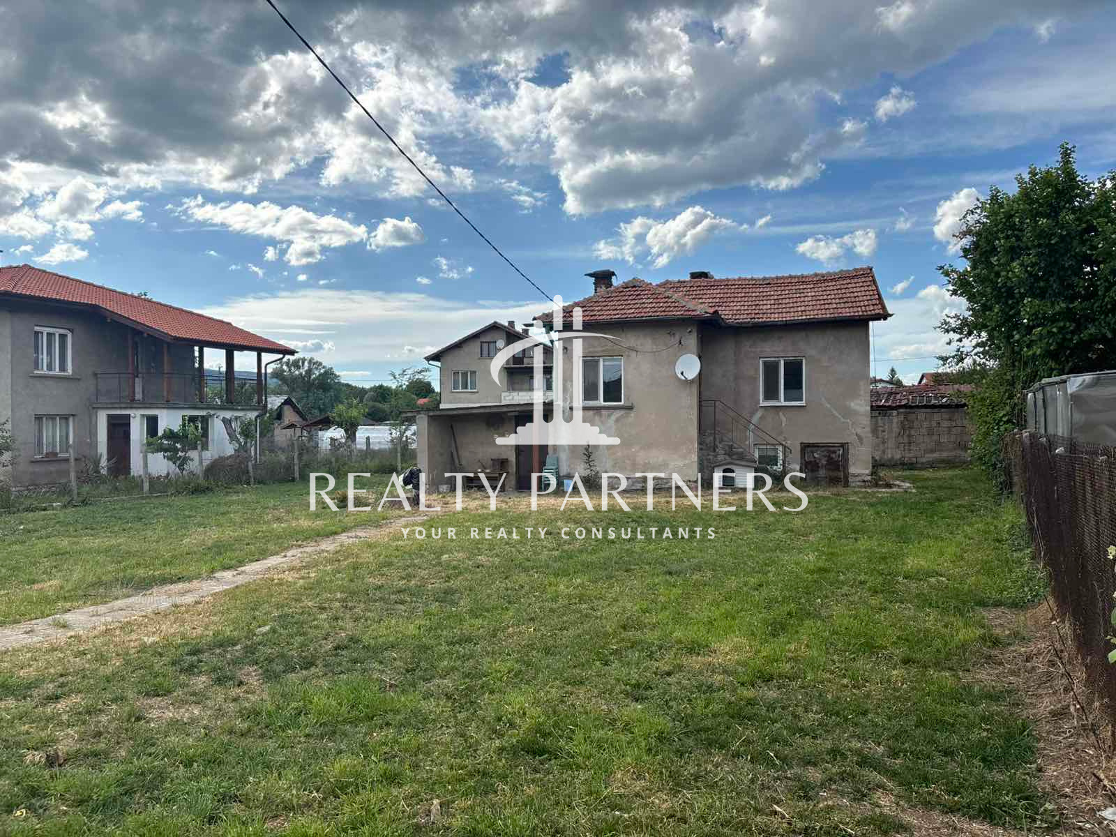 Продава КЪЩА, с. Студена, област Перник