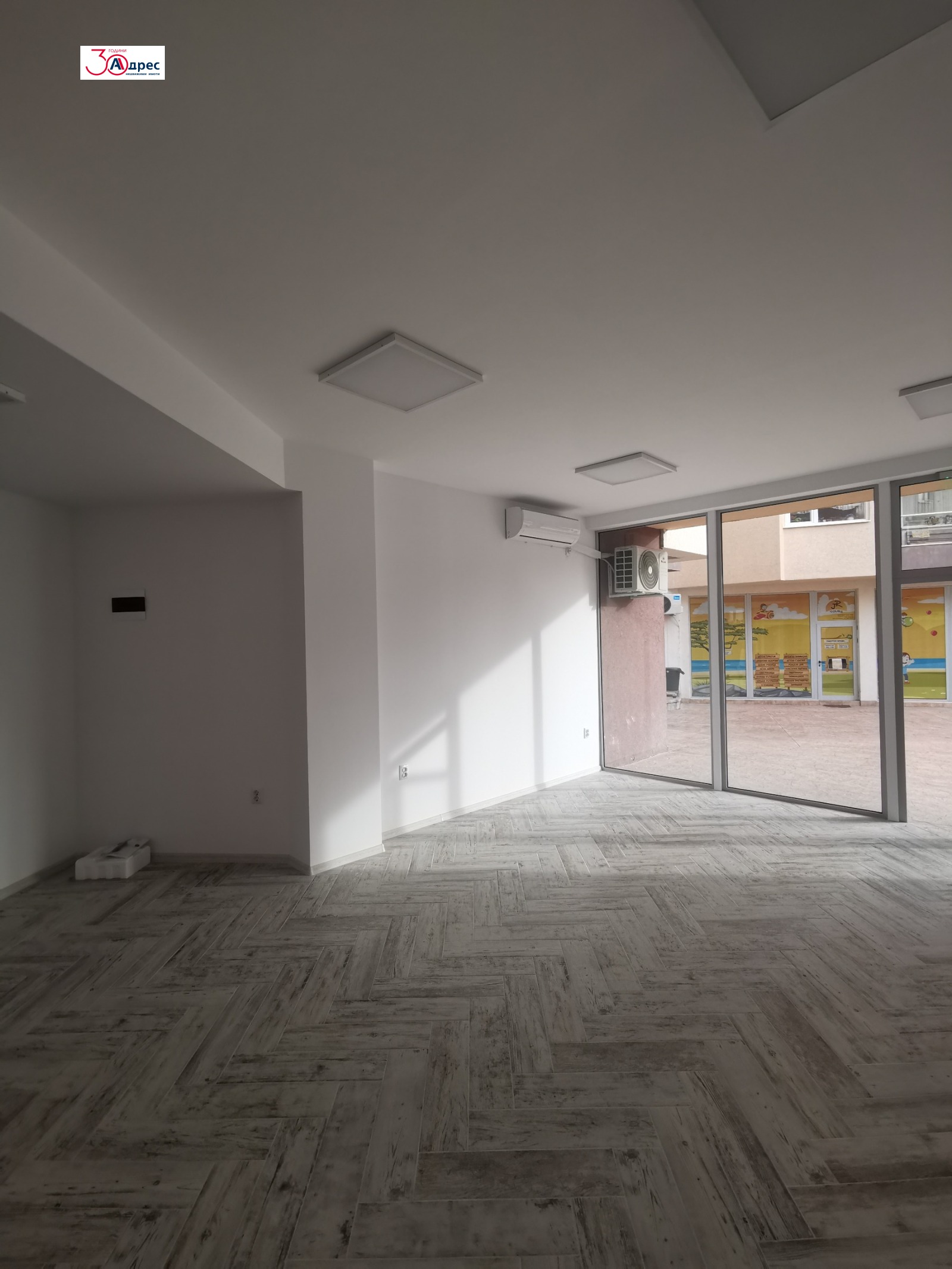 Продава МАГАЗИН, гр. Добрич, Център, снимка 2 - Магазини - 52805599