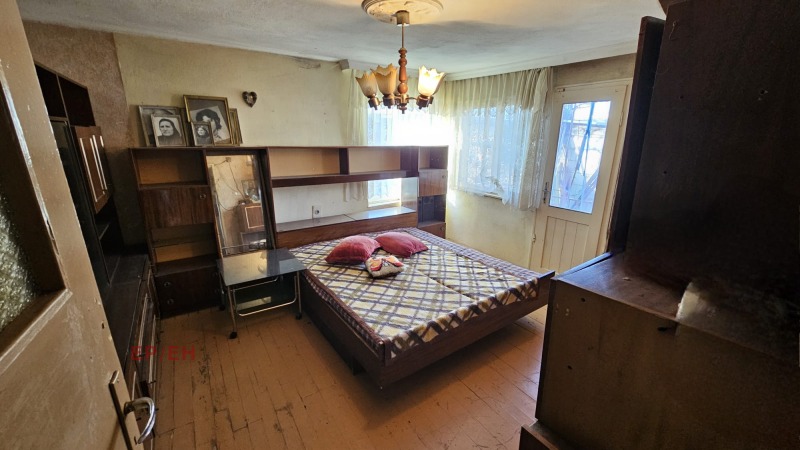 Продава КЪЩА в град Шумен, Пожарната - 440 кв.м / 109 927.75 € » 215 000 лв., ЕР/ЕН