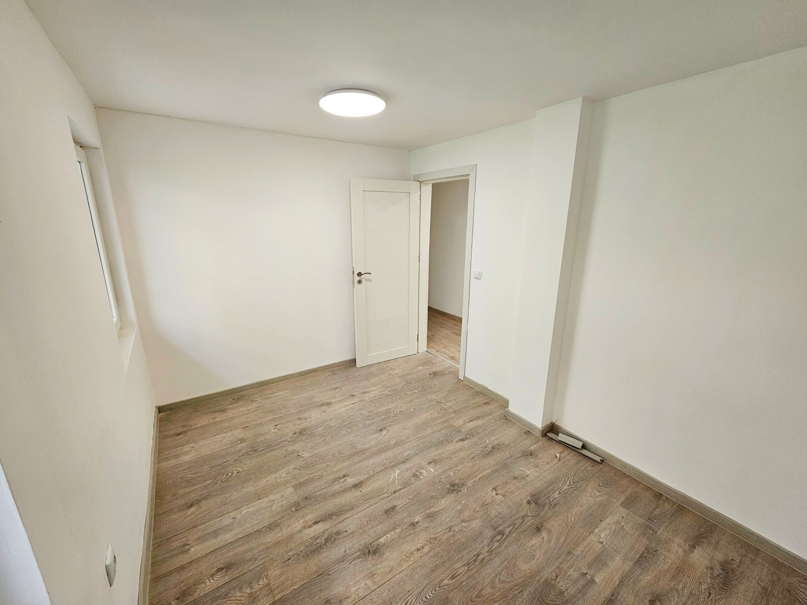 Продава 2-СТАЕН, гр. Варна, Център, снимка 5 - Апартаменти - 54922477