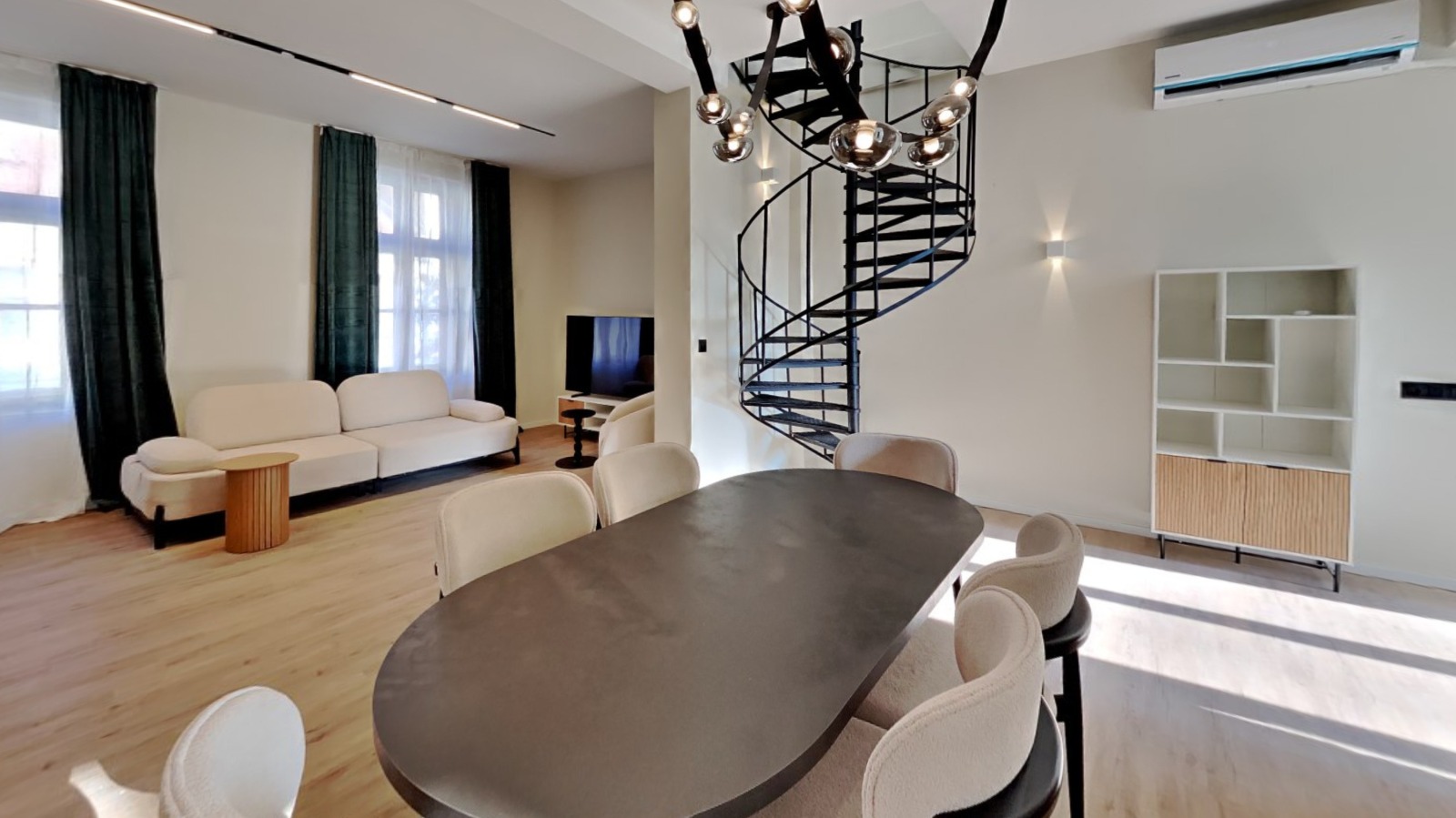 Продава КЪЩА, гр. София, Център, снимка 2 - Къщи - 52810137