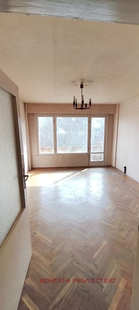 Продава 4-СТАЕН, гр. Варна, Левски 1