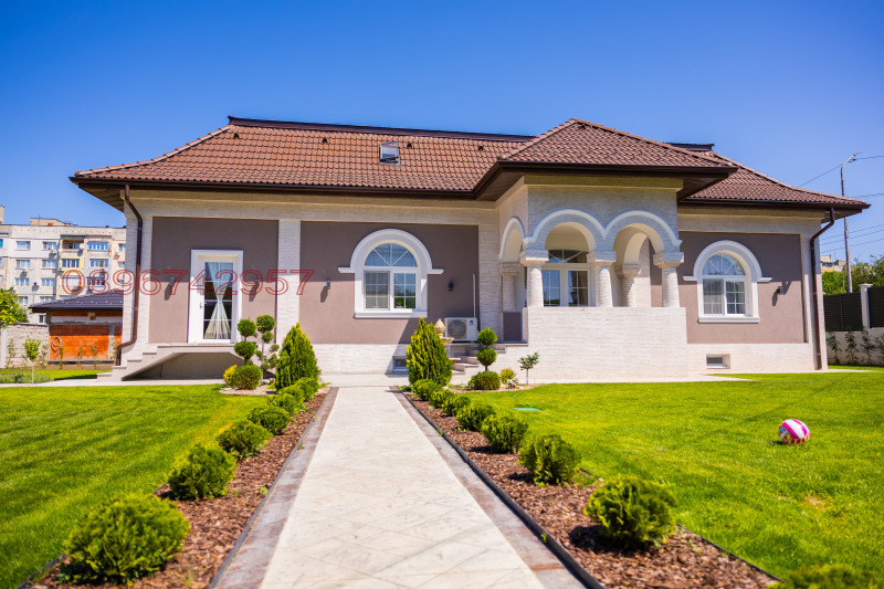 Продава КЪЩА, град Силистра, Юг • 399000 € • 60123150 — Holmes.bg