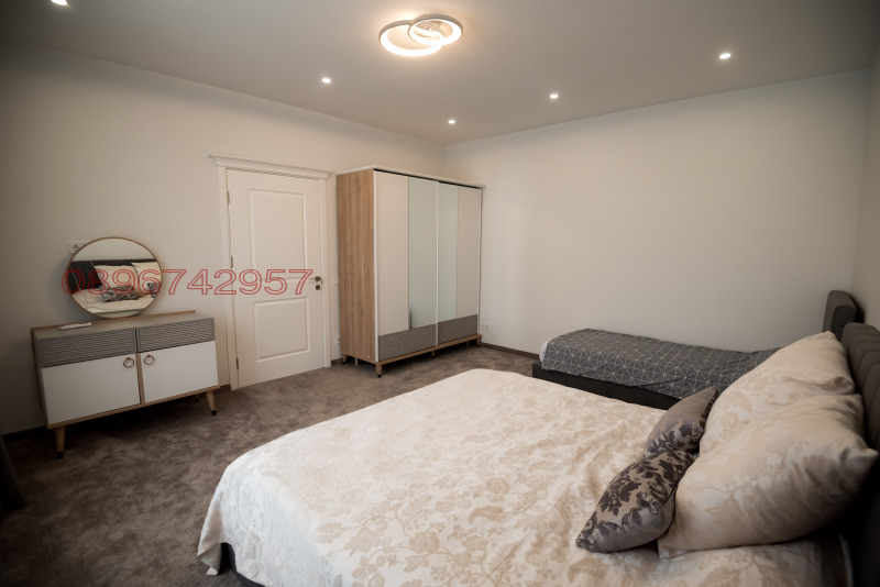 Продава  Къща град Силистра , Юг , 690 кв.м | 23781756 - изображение [4]