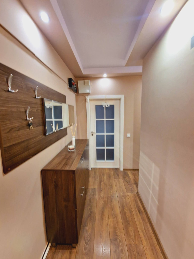 Продава 4-СТАЕН, гр. Добрич, Строител, снимка 15 - Апартаменти - 53030103