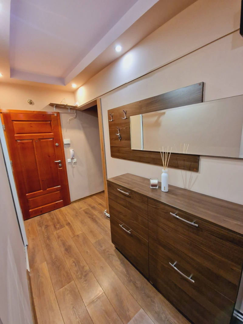 Продава 4-СТАЕН, гр. Добрич, Строител, снимка 16 - Апартаменти - 53030103