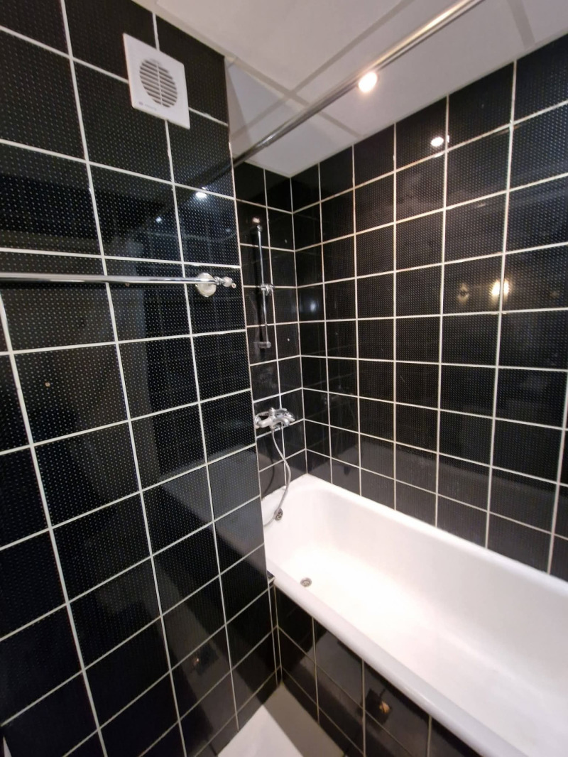 Продава 4-СТАЕН, гр. Добрич, Строител, снимка 14 - Апартаменти - 53030103