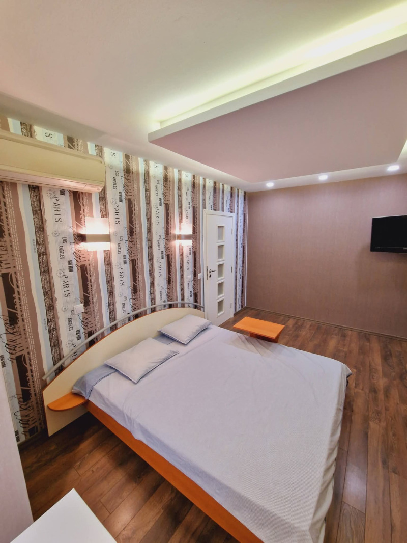 Продава 4-СТАЕН, гр. Добрич, Строител, снимка 11 - Апартаменти - 53030103