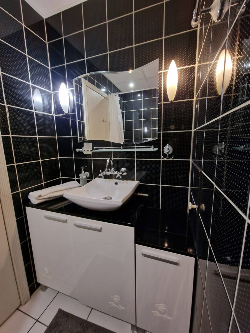 Продава 4-СТАЕН, гр. Добрич, Строител, снимка 13 - Апартаменти - 53030103