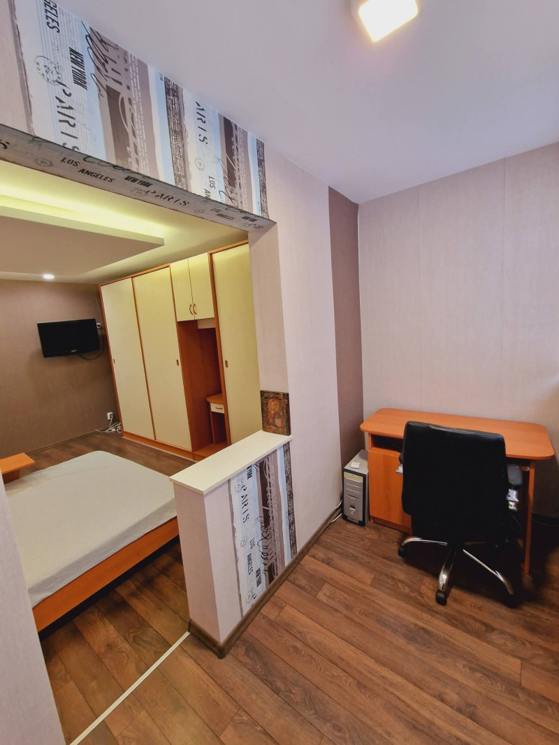 Продава 4-СТАЕН, гр. Добрич, Строител, снимка 12 - Апартаменти - 53030103