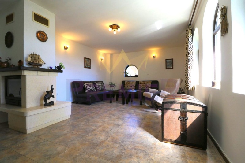 Продава КЪЩА, гр. Балчик, област Добрич, снимка 2 - Къщи - 53086306