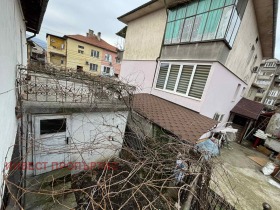 Hus Nikola Vazharov, Kyustendil 8