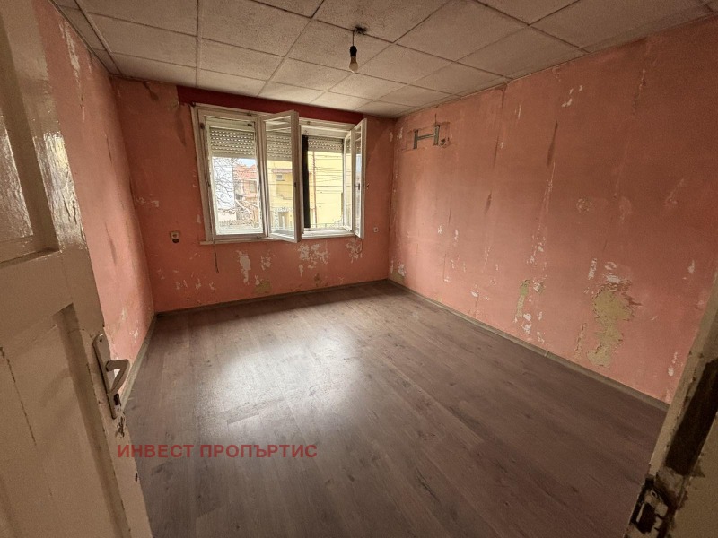 Продава  Къща град Кюстендил , Никола Въжаров , 150 кв.м | 33065500 - изображение [13]