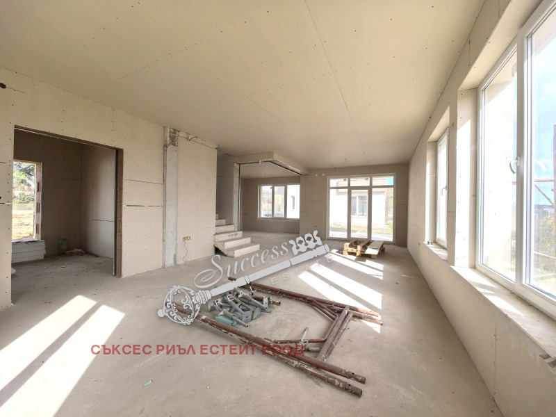 Продава КЪЩА, гр. Варна, м-т Боровец - юг, снимка 4 - Къщи - 49280192