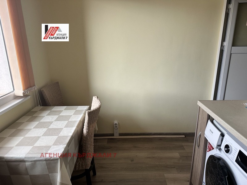 Продава 2-СТАЕН, гр. Кърджали, Възрожденци, снимка 8 - Апартаменти - 53226959