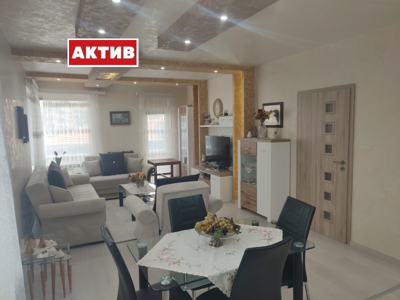 Продава 3-СТАЕН, гр. Търговище, Вароша, снимка 2 - Aпартаменти - 49511881