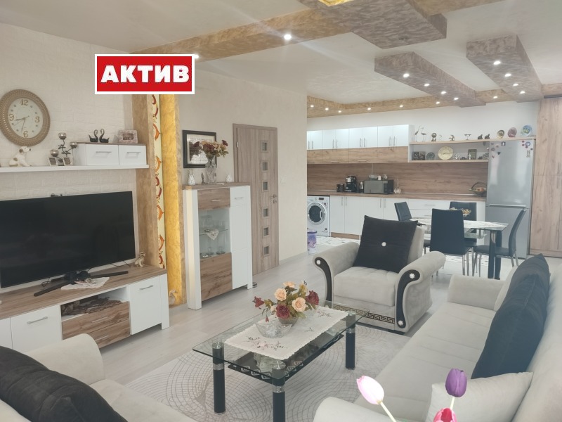 Продава 3-СТАЕН, гр. Търговище, Вароша, снимка 1 - Aпартаменти - 49511881