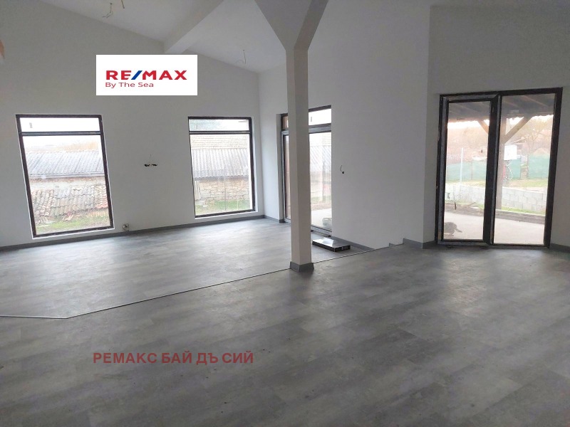 Продава КЪЩА, с. Изгрев, област Варна, снимка 11 - Къщи - 53253738