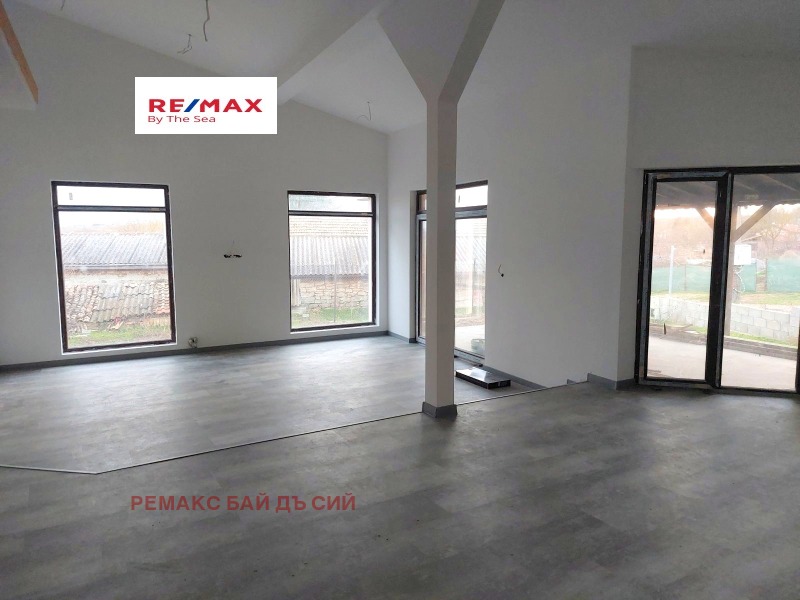 Продава КЪЩА, с. Изгрев, област Варна, снимка 10 - Къщи - 53253738