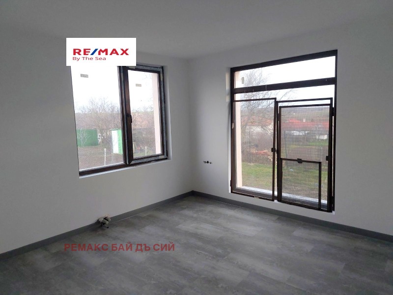 Продава КЪЩА, с. Изгрев, област Варна, снимка 13 - Къщи - 53253738