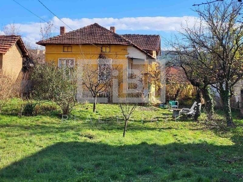 Продава КЪЩА, гр. Пирдоп, област София област